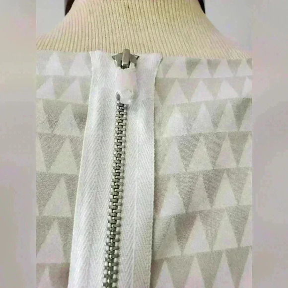 ARMANI  EXCHANGE lightweight cream dress with white sequined accents. Size 4 - Picture 7 of 9